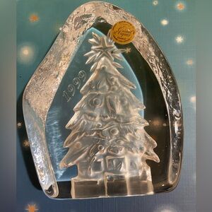 Cristal D’Arques France Christmas Paper Weight Dated 1999 (DS)